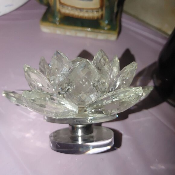 Beautiful Spinning Crystal Lotus Flower Decorative Clear Glass - Picture 7 of 8